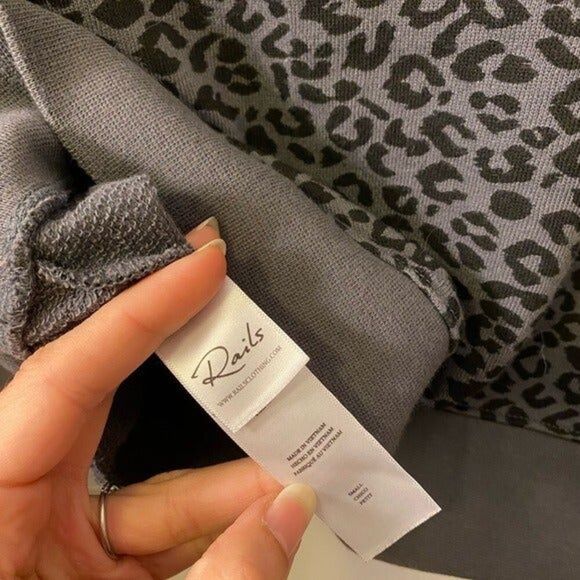 RAILS Marcie Cheetah Animal Print Crewneck Pullover Gray/Black Sz Small - Picture 9 of 9